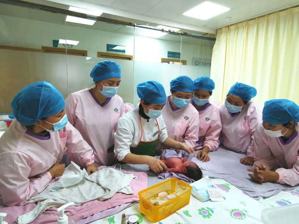 玛多县妇婴监护型护送